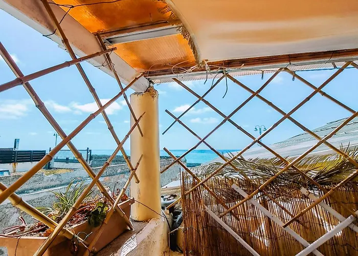 The Shell * Vallecrosia